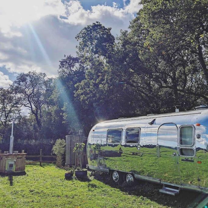 Airstream, Vintage American Caravan & Hottub Ashburton Dış mekan fotoğraf