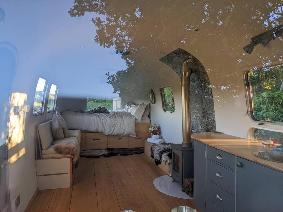 Airstream, Vintage American Caravan & Hottub Ashburton Dış mekan fotoğraf