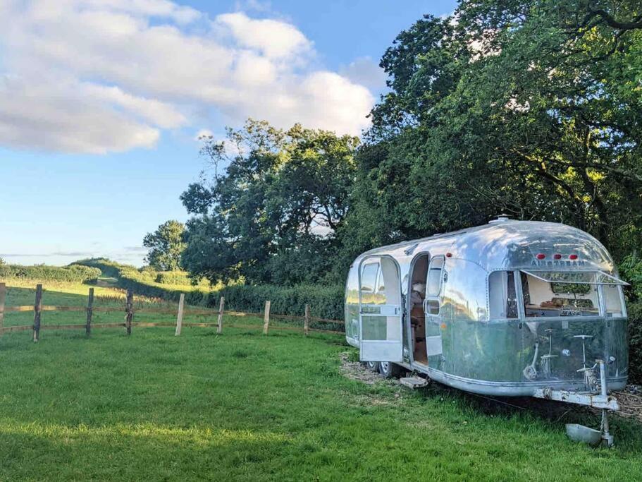 Airstream, Vintage American Caravan & Hottub Ashburton Dış mekan fotoğraf