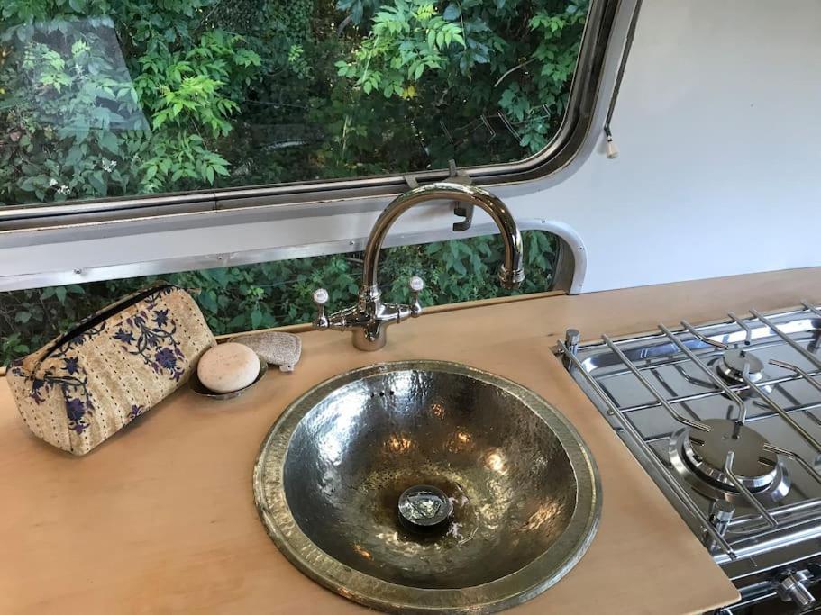 Airstream, Vintage American Caravan & Hottub Ashburton Dış mekan fotoğraf